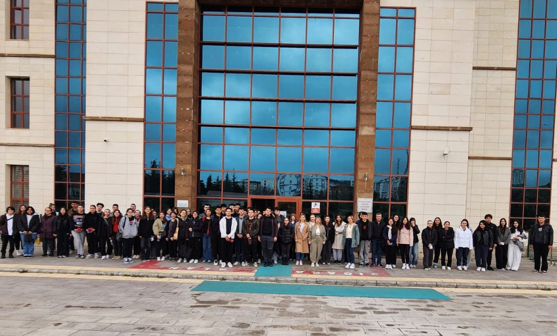 ALTINYILDIZ KOLEJİ FEN VE ANADOLU LİSESİNDEN  HACI BEKTAŞ VELİ ÜNİVERSİTESİNDE  BÜYÜK YKS PROVASI