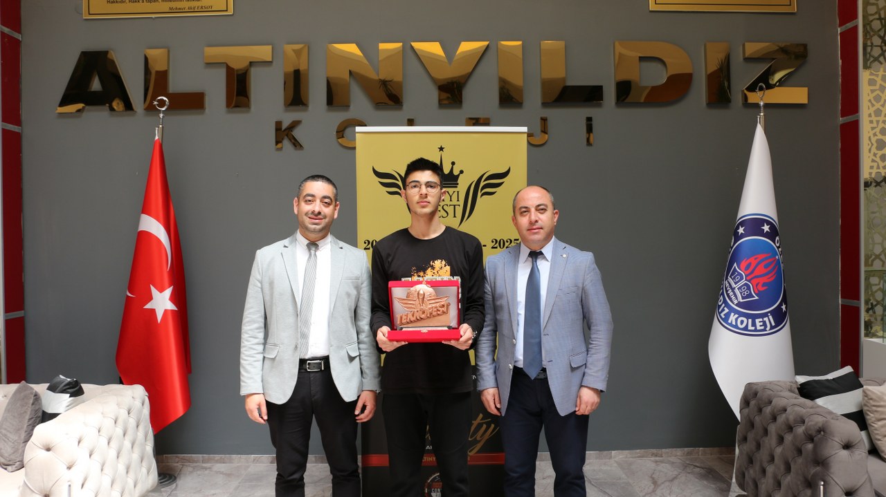 ALTINYILDIZ KOLEJİ FEN LİSESİ ÖĞRENCİSİ HASAN TALHA GÜZELLER’E TEKNOFEST 2025 KKTC TURİZM TEKNOLOJİLERİ FİNALLERİNDEN  PRESTİJ ÖDÜLÜ