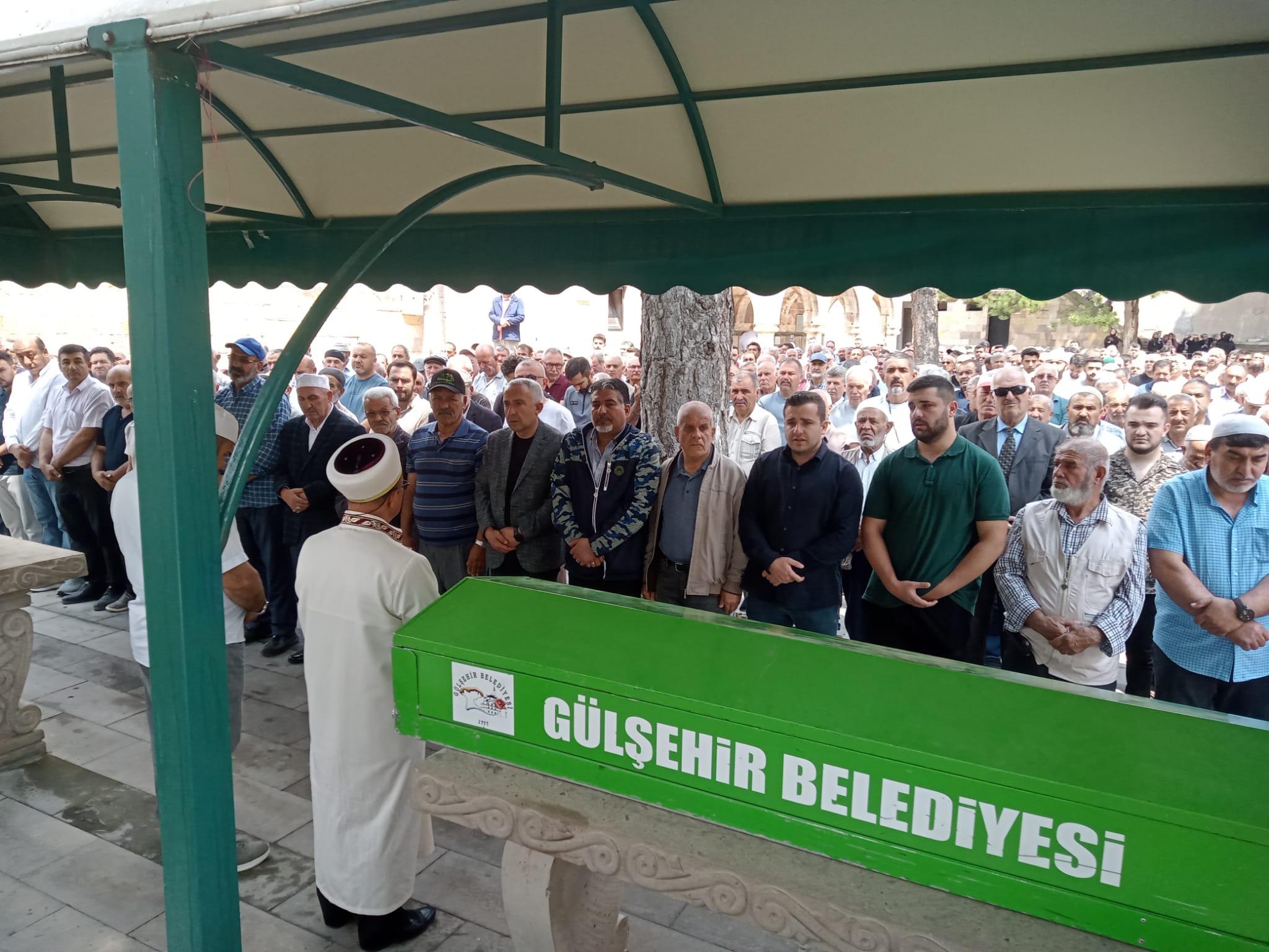 Gülşehirliler, Müezzin- Kayyumları Durmuş Menderes Şahin İçin  Son Görevini Yerine Getirdiler
