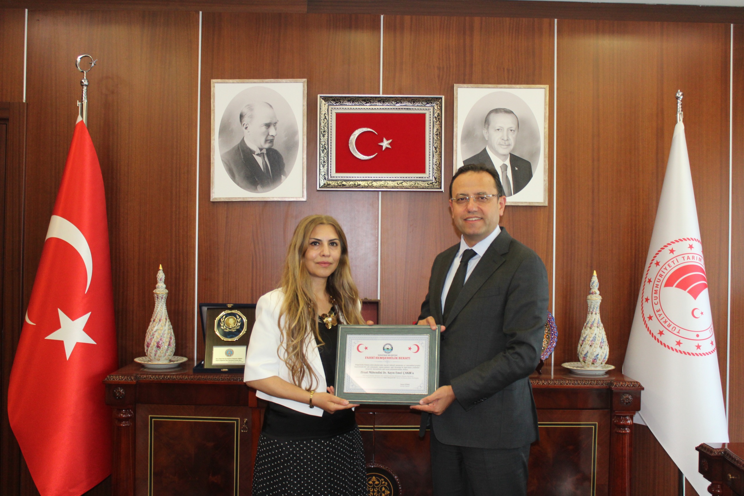 FAHRİ HEMŞEHRİLİK BERATİ VERİLDİ