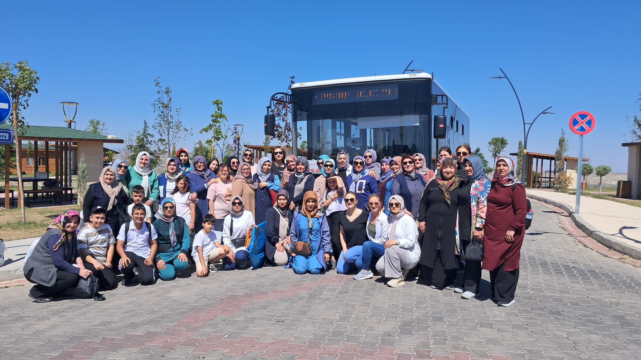 GÜZELYURTLU KADINLAR, KAHVECİ DAĞI’NDA PİKNİK YAPTI