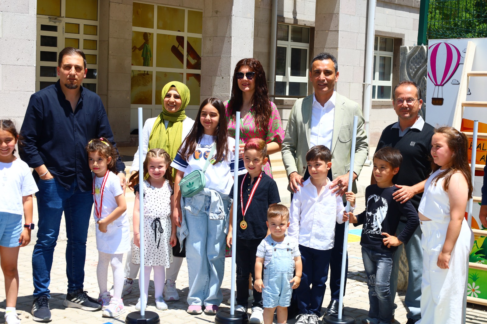 ÖZDEMİR,ANAOKULU ÖĞRENCİLERİNİ ZİYARET ETTİ