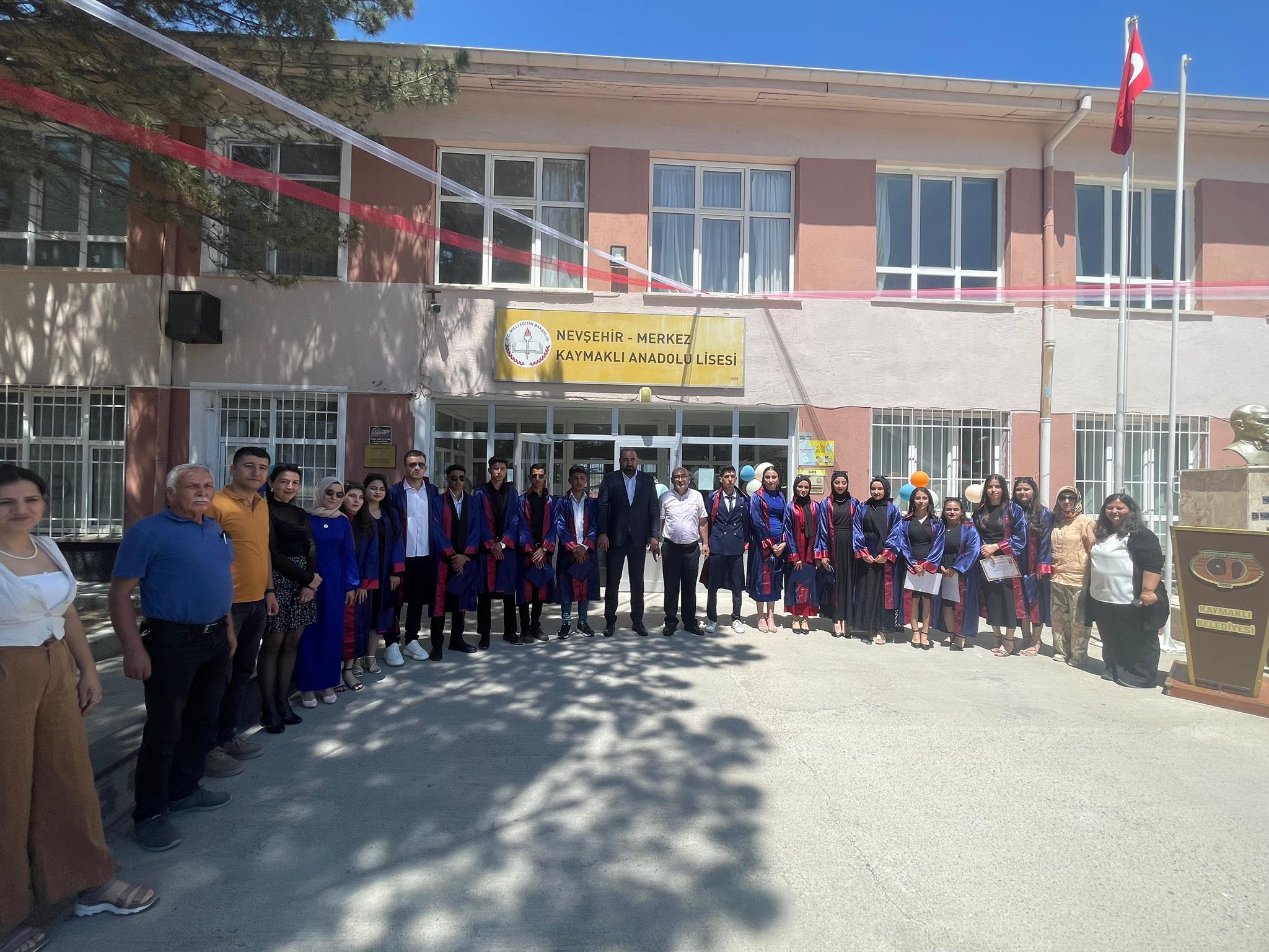 BAŞKAN HARUN ÇEKİÇ, KAYMAKLI LİSESİ’NİN MEZUNİYET ETKİNLİĞİNE KATILDI