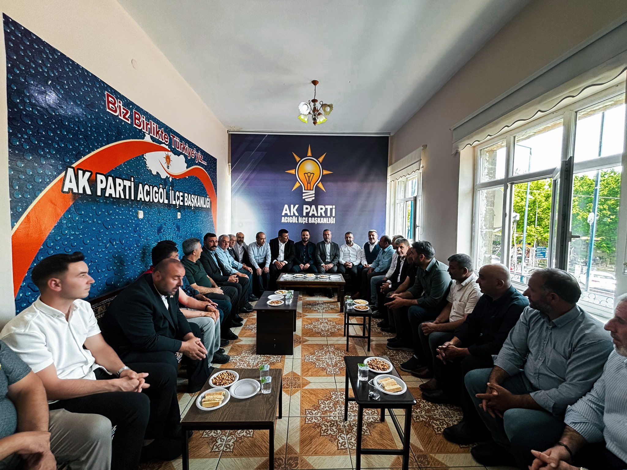 AK PARTİ  KURMAYLARI ACIGÖL’DE BAYRAMLAŞTI