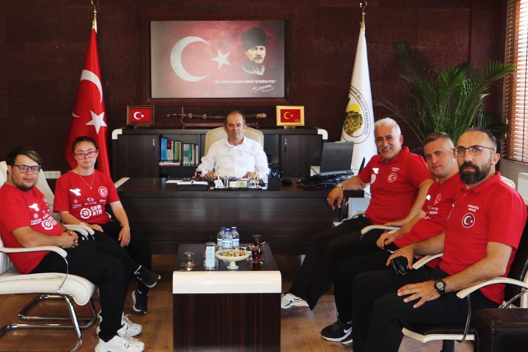 Down Sendromlu Atletizm Milli Takım Yönetici ve  Sporcularından Başkan Çamcı’ya Ziyaret