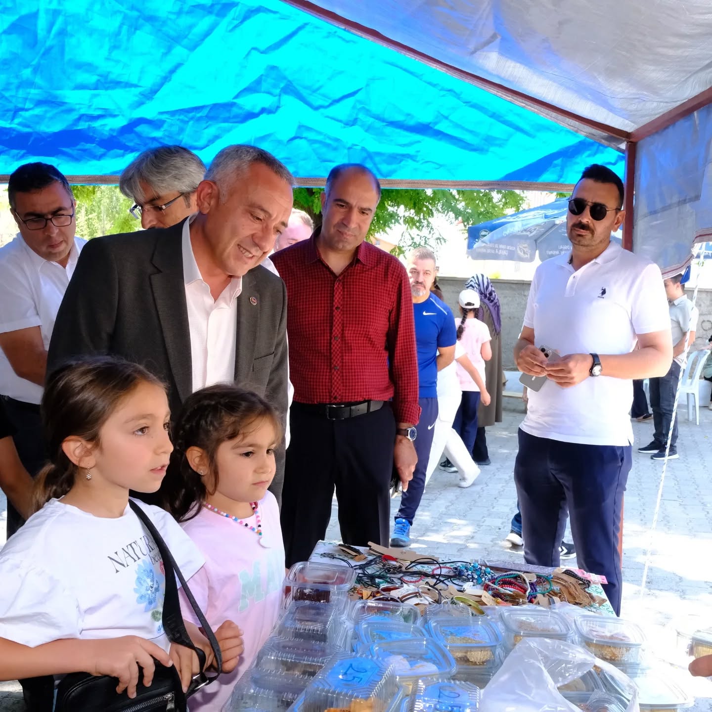 Başkan Çiftci, Karavezir İlkokulundaki Kermese Katıldı