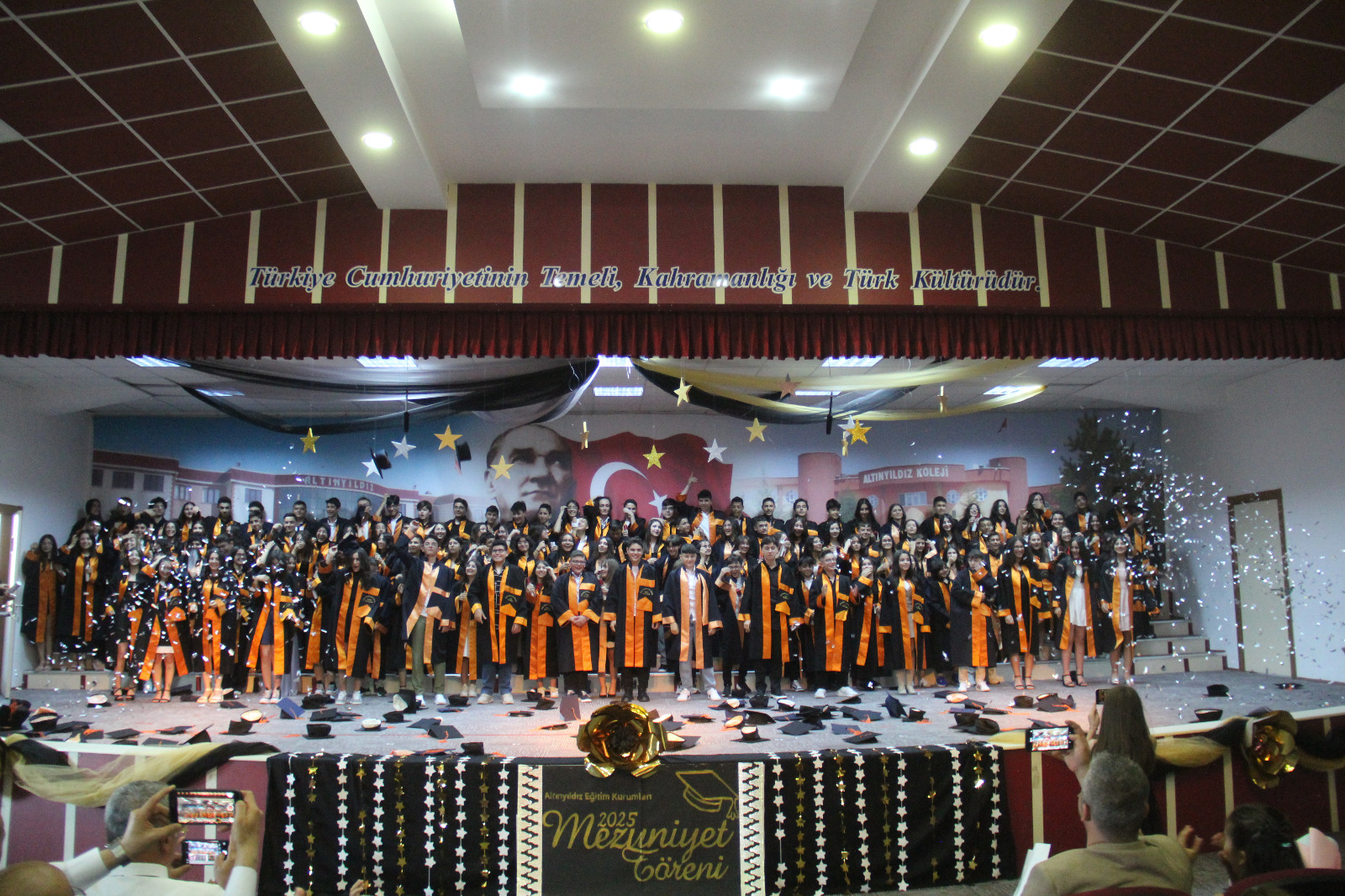 ALTINYILDIZ İLKÖĞRETİM’DEN GÖZ KAMAŞTIRAN MEZUNİYET TÖRENİ VE LGS’DE TARİHİ BAŞARI