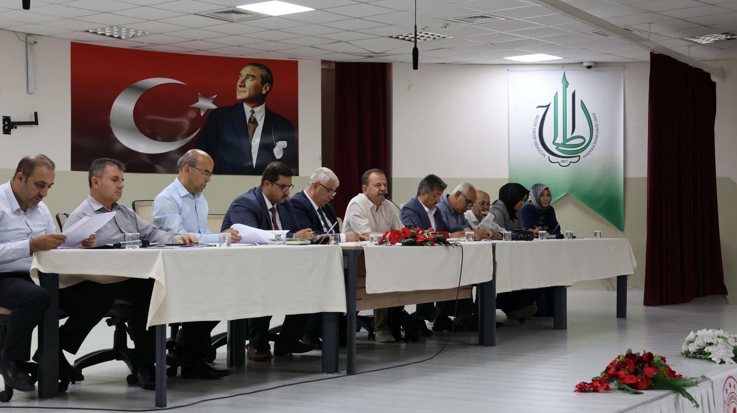 EĞİTİM CAMİASI YIL SONU DEĞERLENDİRME TOPLANTISINDA BİR ARAYA GELDİ