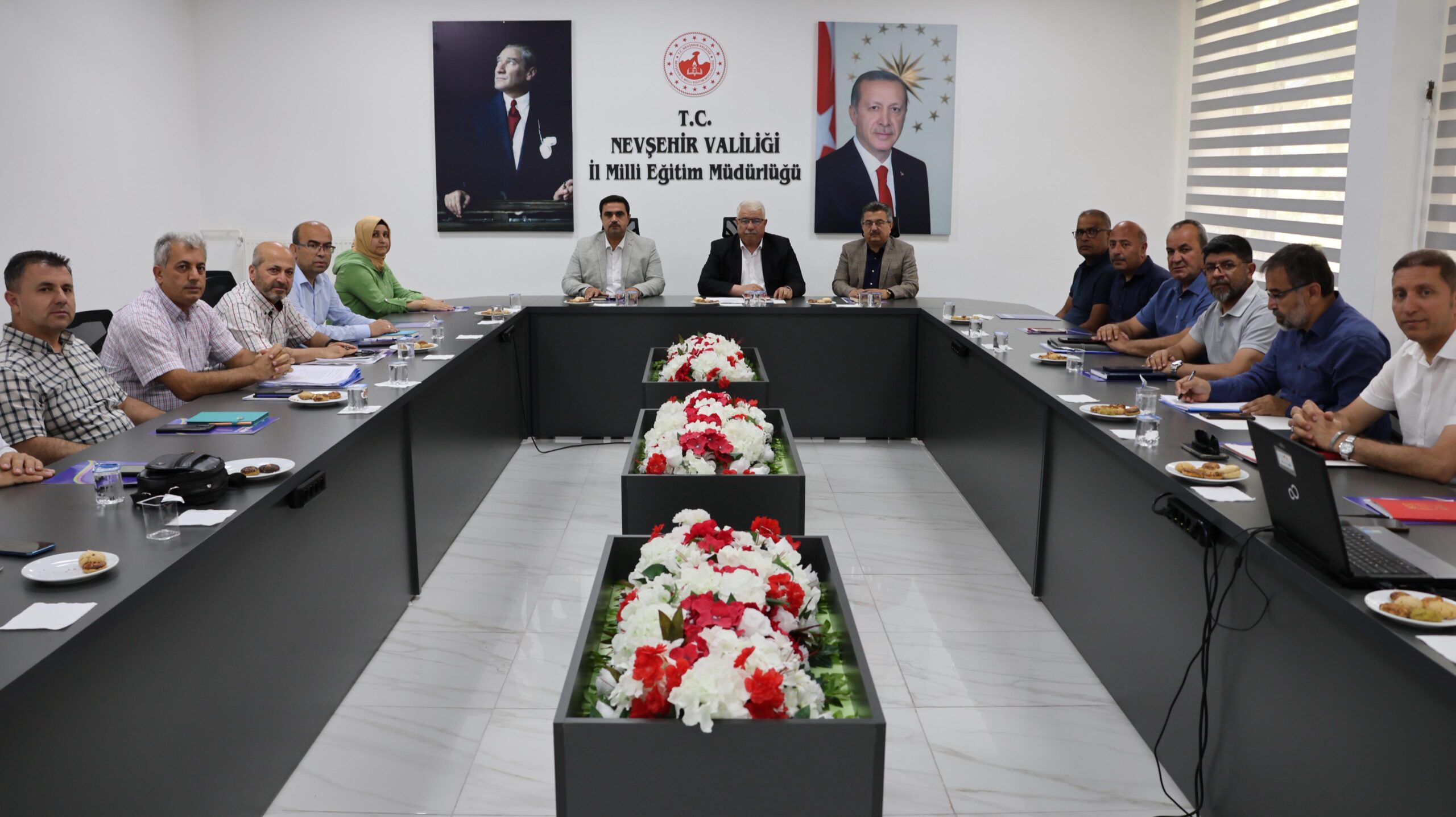 Yazıcı, İlçe Millî Eğitim Müdürleriyle 2024-2025 Eğitim Öğretim Yılını Değerlendirdi