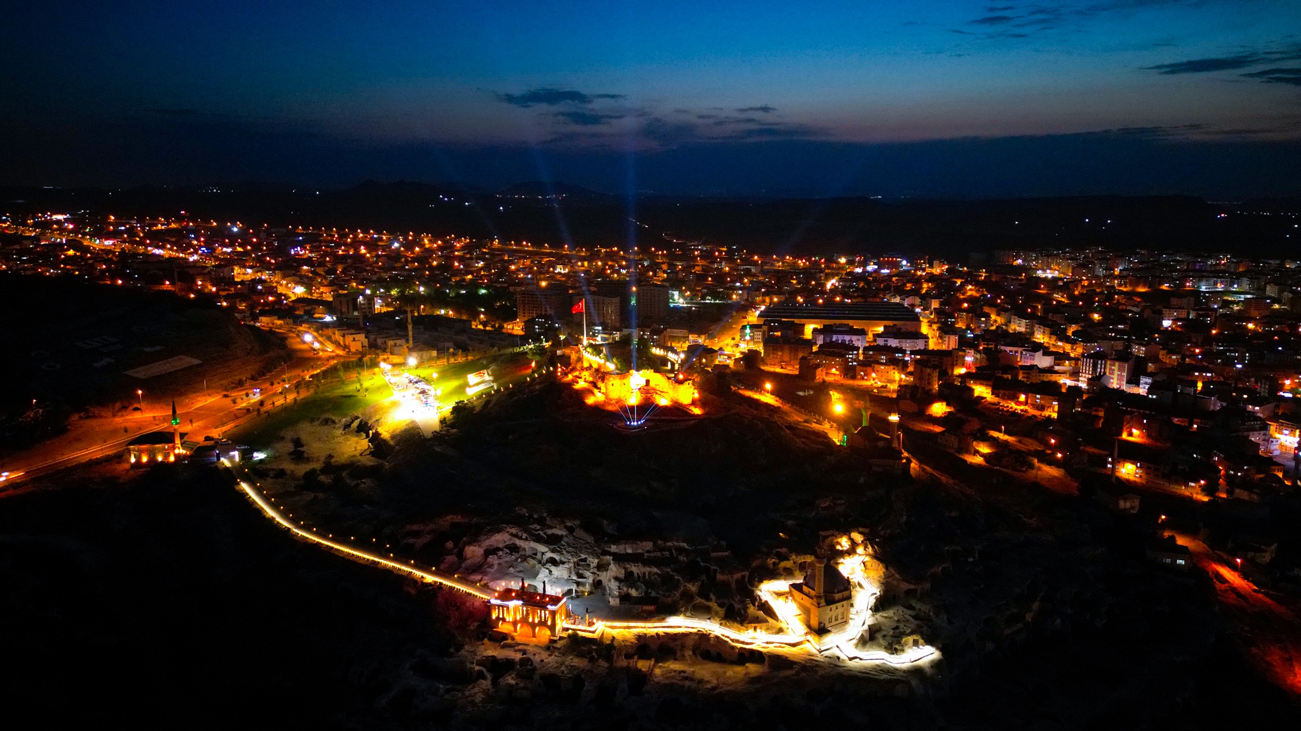 15 Temmuz’da Geceyi Aydınlatan Işık; Ay Yıldız