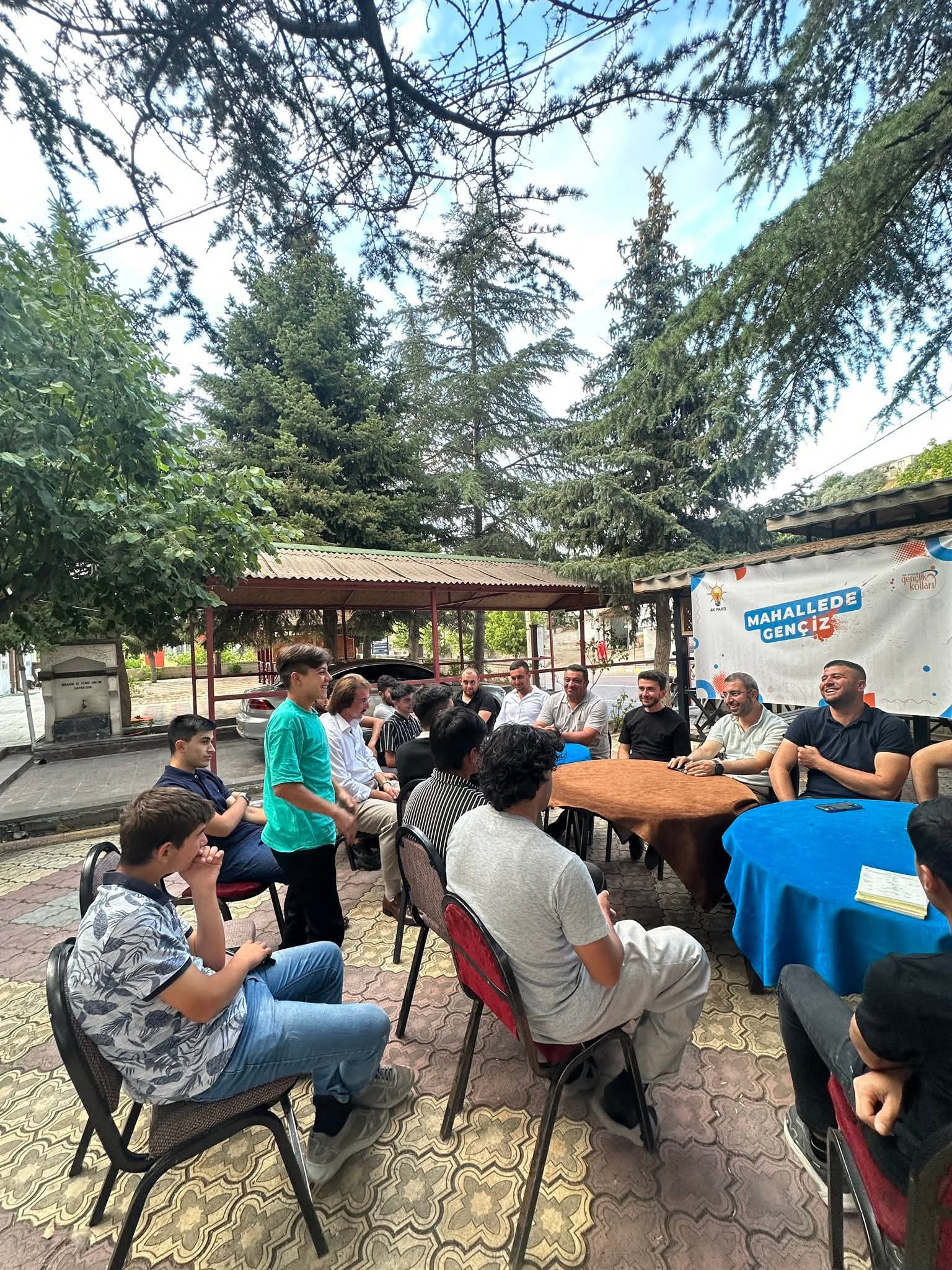 AK GENÇLİK, KARAPINAR’LI GENÇLERLE BULUŞTU