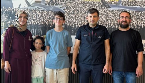 LGS Birincisi Ensar Salim Kesekçi ve Ailesi  Selçuk  Bayraktar Tarafından Ağırlandı