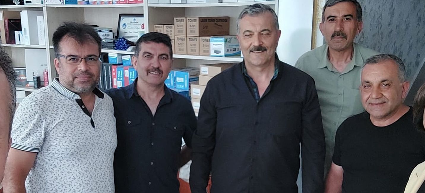 DÜNDAR’A MHP YÖNETİCİLERİNDEN  DOĞUM GÜNÜ SÜPRİZİ