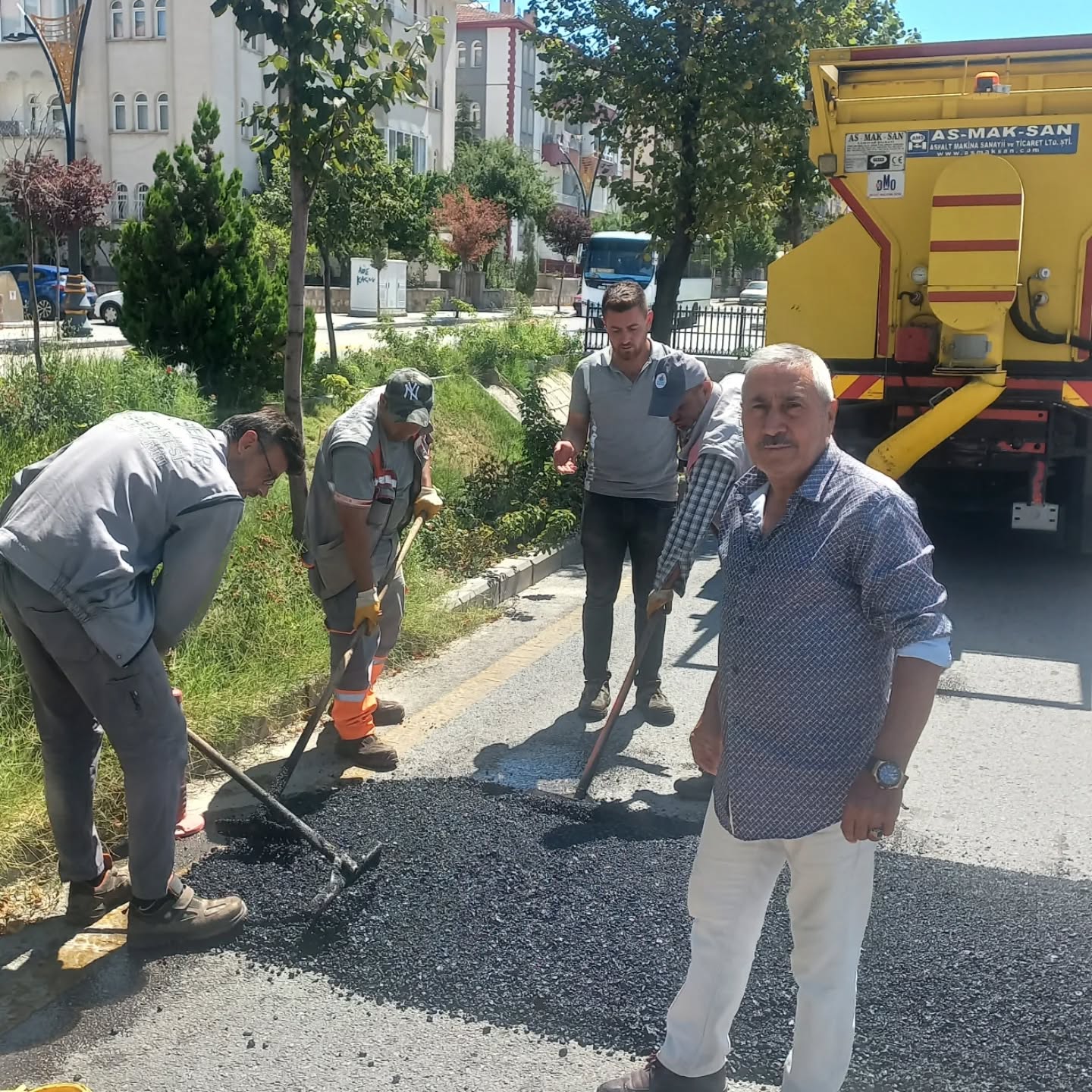 GÜZELYURT MAHALLESİNDE TRAFİK KAZALARINI ÖNLEMEK İÇİN HIZ KESEN KASİSLER YAPILDI