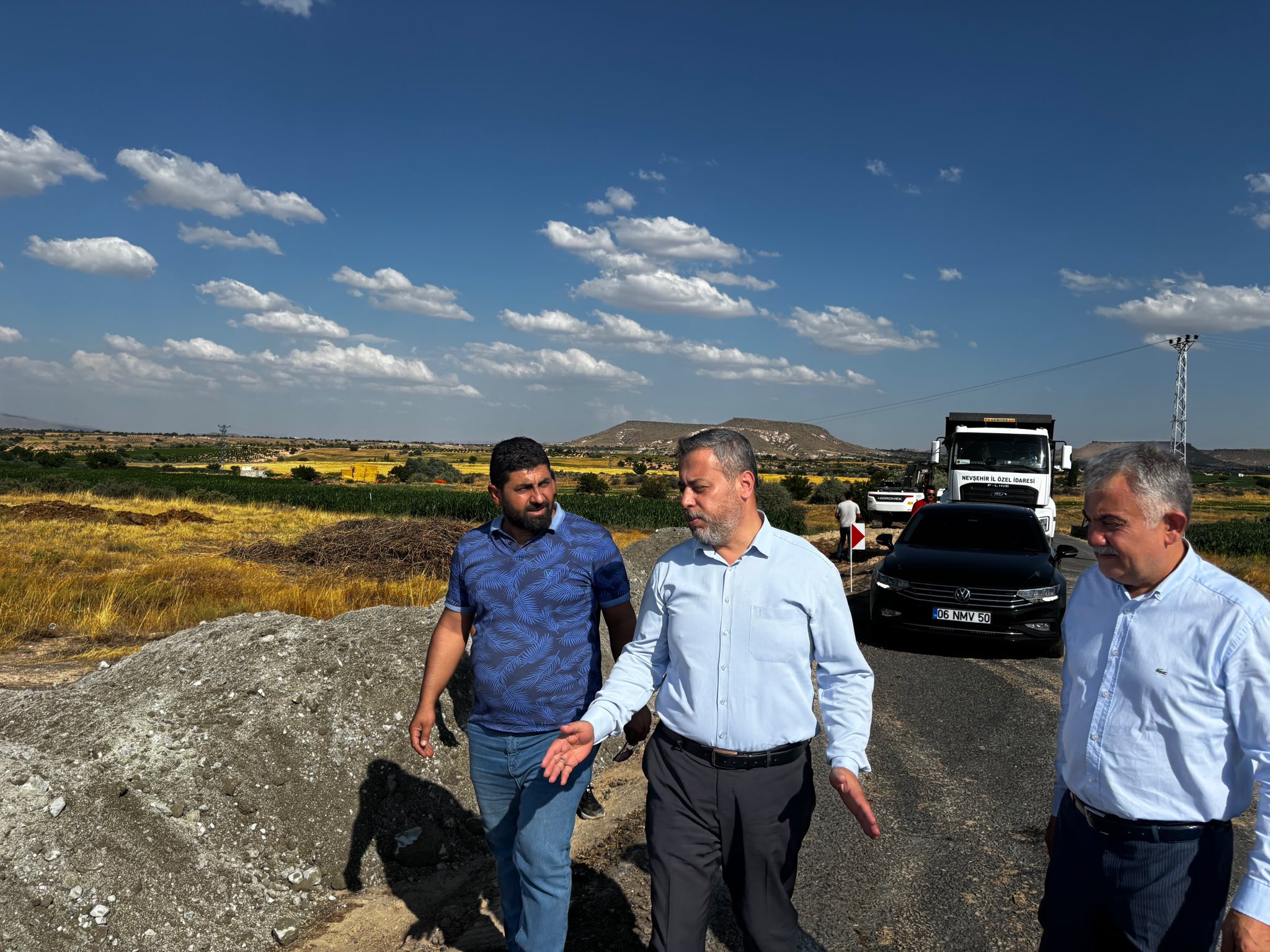 Özgün, Çat-Karacaşar Arası Yol Genişletme ve Asfalt Çalışmalarını İnceledi