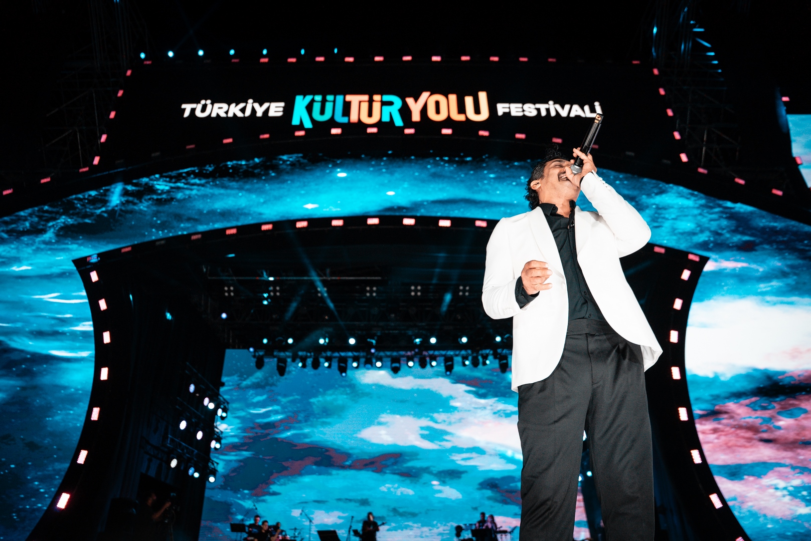 NEVŞEHİR KÜLTÜR YOLU FESTİVALİ  BAYHAN’IN UNUTULMAZ KONSERİ İLE SONA ERDİ