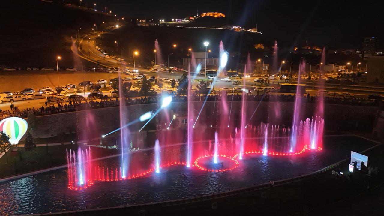 Kapadokya Su ve Işık Sahnesi Gösteri Havuzu Muhteşem Bir Programla Açıldı