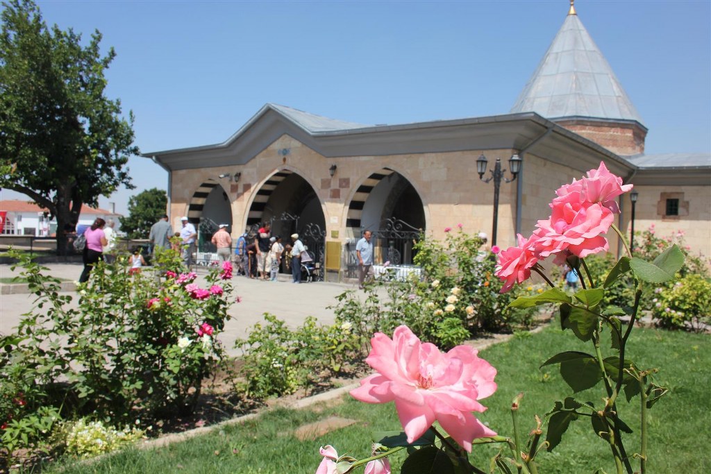 HÛNKAR HACIBEKTAŞ VELİ’Yİ ANMAK YETMEZ, ANLAMAK LAZIM