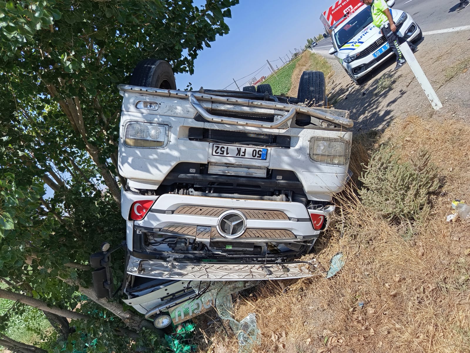 AVANOS’DA TIR DEVRİLDİ: 1 YARALI
