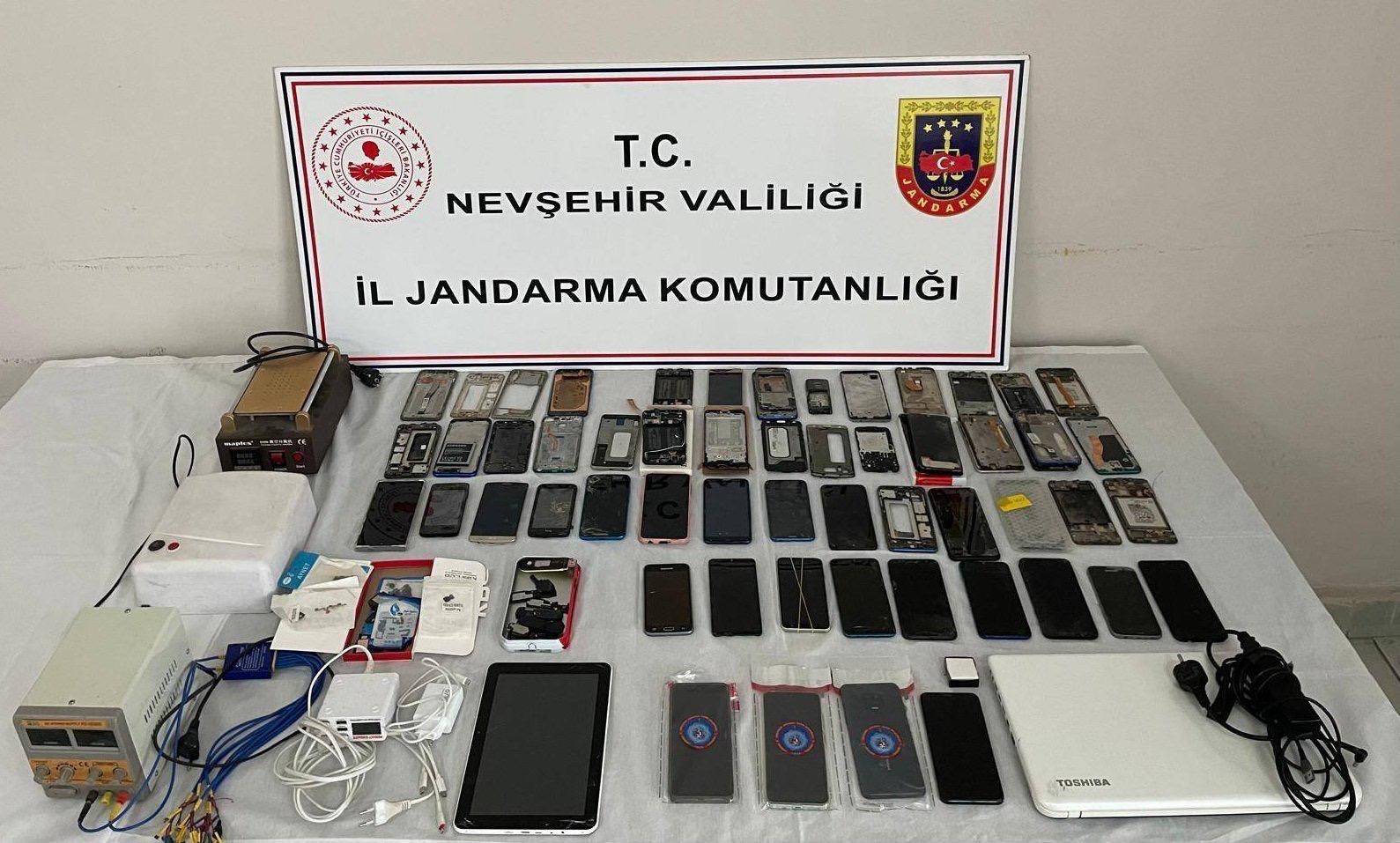 Nevşehir’de Çok Sayıda Kaçak Telefon Ele Geçirildi