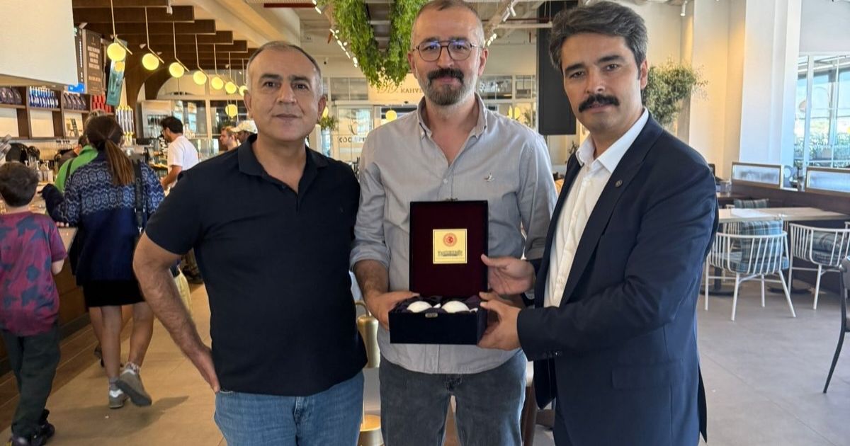 GENÇ NEVŞEHİRLİLER DERNEĞİ YÖNETİCİLERİ ÜYE VE HEMŞEHRİLERİYLE KAHVALTIDA BULUŞTU