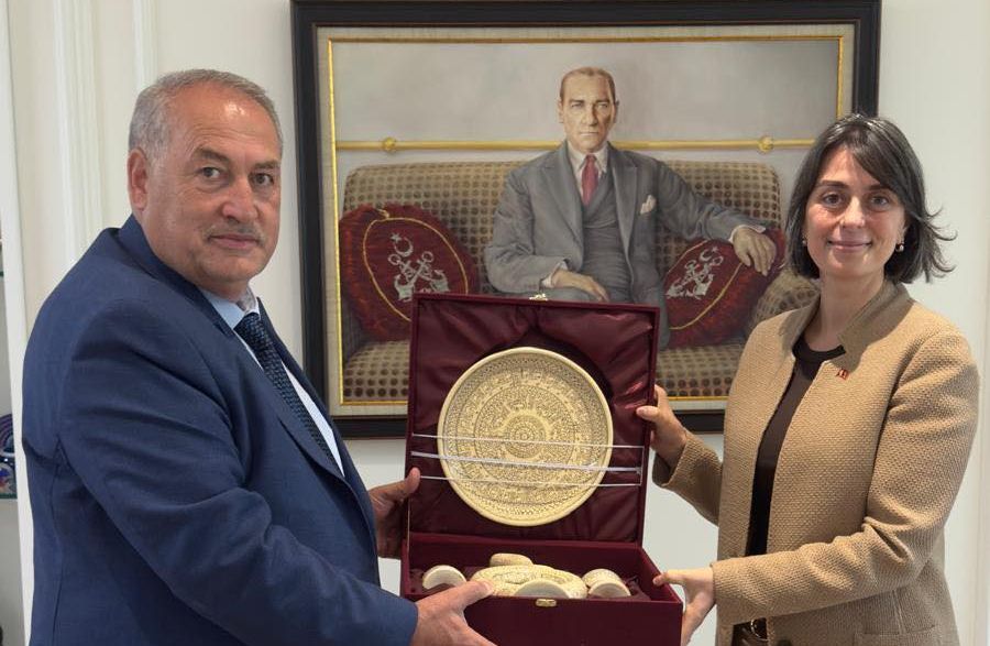 Başkan Demirdelen, Üsküdar Belediye Başkanı Dedetaş’ı Ziyaret Etti