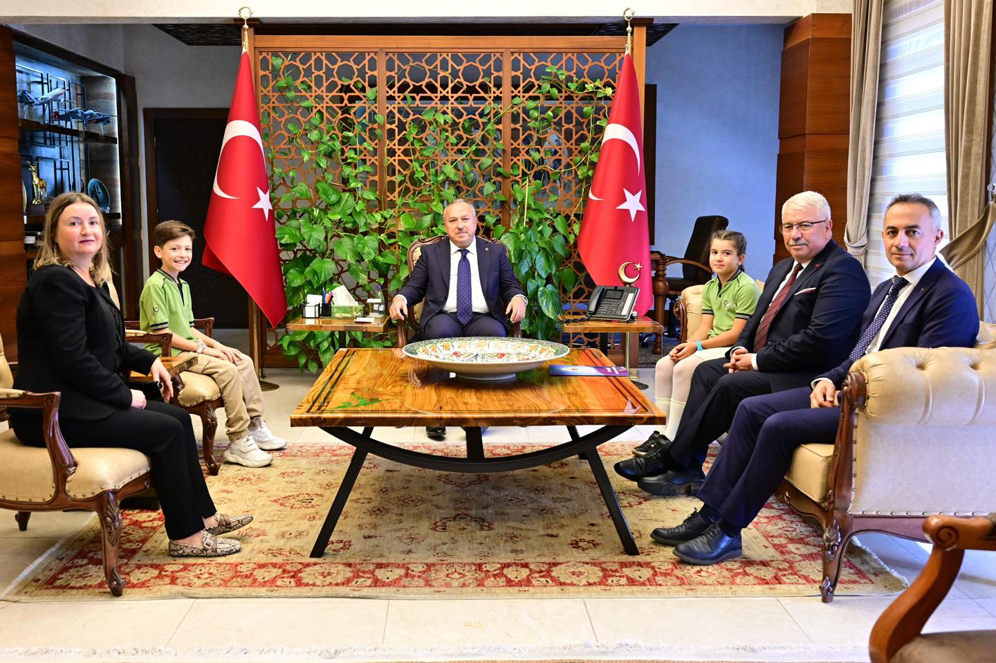Vali Fidan, Eğitimcileri ve Öğrencileri Makamında Kabul Etti
