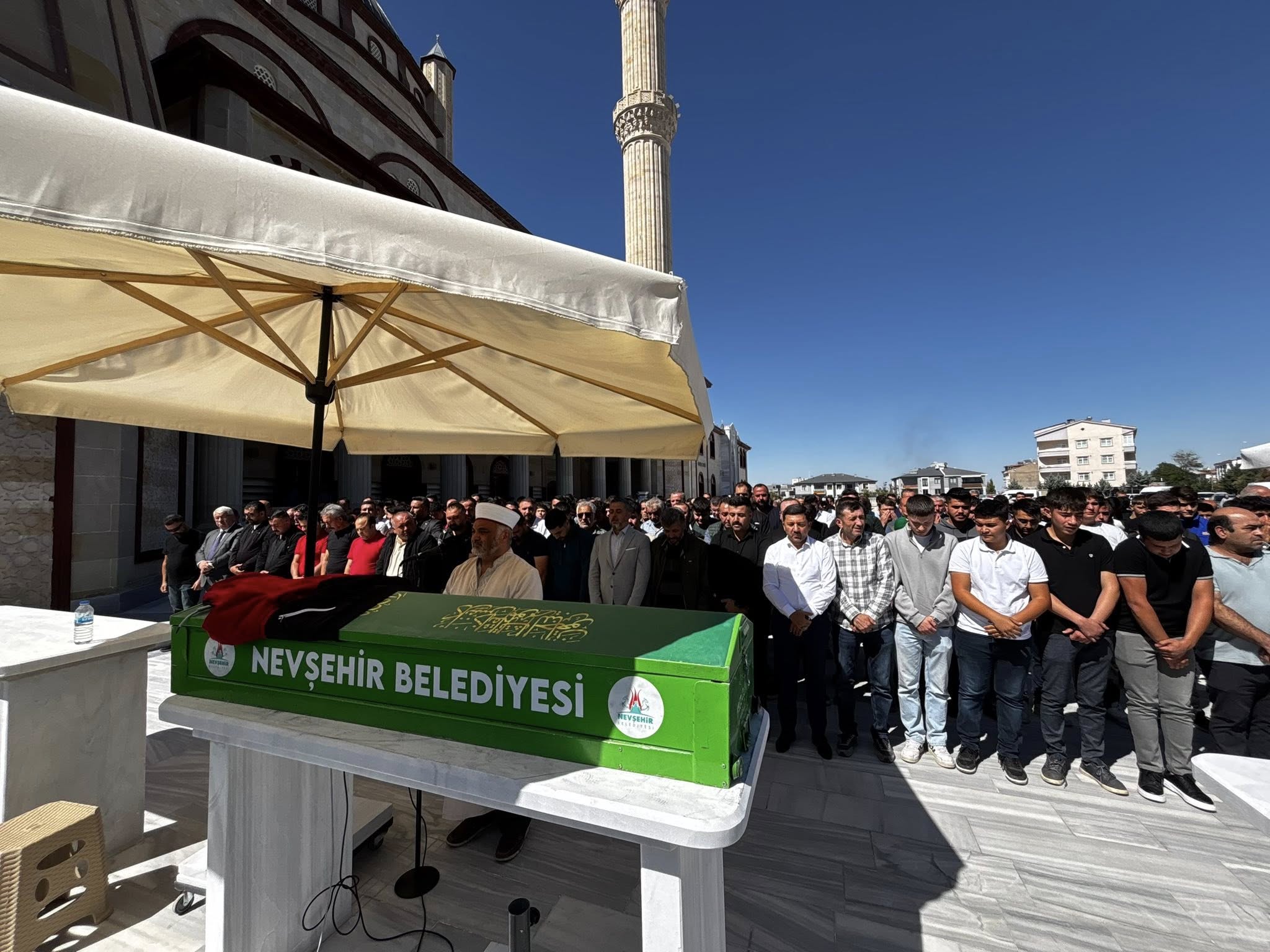 BIÇAKLANARAK ÖLDÜRÜLEN FATİH AFŞAR,SON YOLCULUĞUNA YAŞLI GÖZLERLE UĞURLANDI