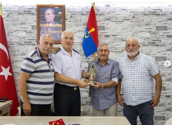 Güzelyurt Mahallesi Muhtarı Yüncü ve Mahalle Sakinlerinden İl Jandarma Komutanı Çelik’e Hayırlı Olsun Ziyareti
