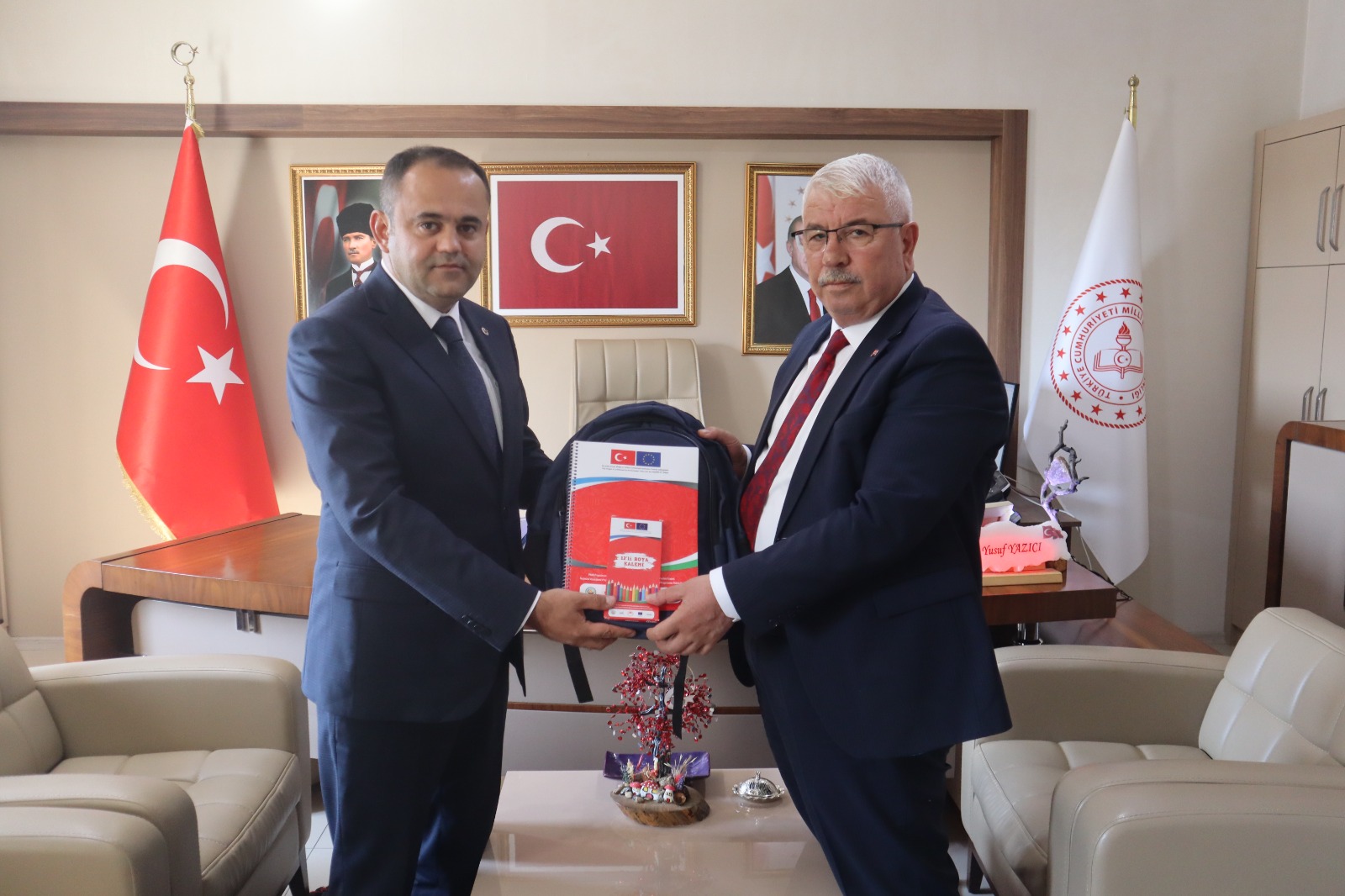 ÖĞRENCİLERE  KIRTASİYE MALZEMELERİ DAĞITILARAK  IPARD PROGRAMI TANITILDI