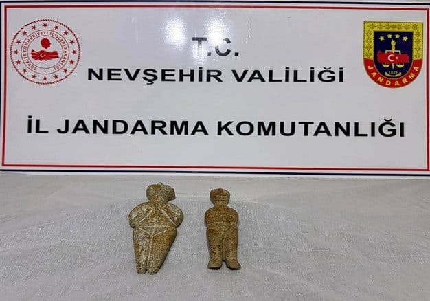 Satmak İstediği Tarihi Heykellere Jandarma El Koydu