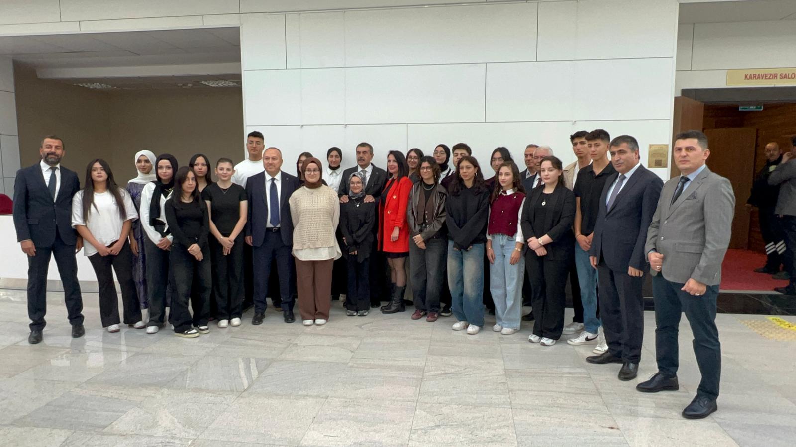 BAKAN TEKİN, NEVÜ’DE ETKİNLİĞE KATILDI