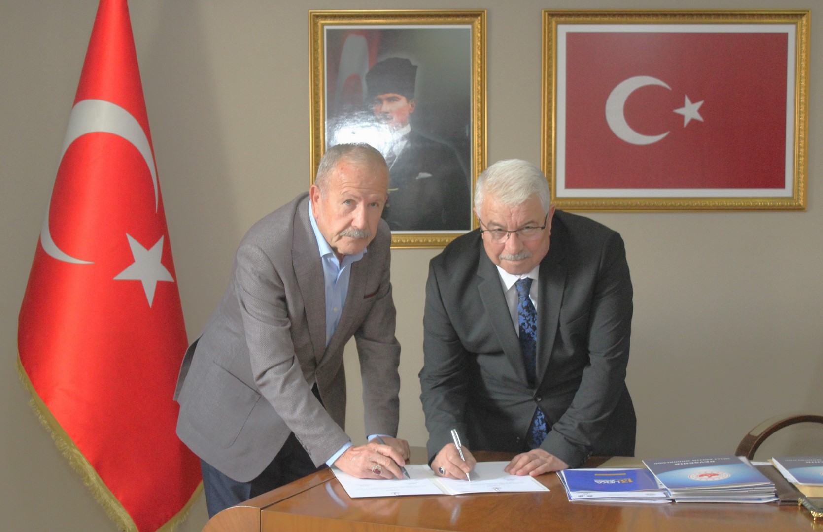 Nevşehir Ticaret Borsası’ndan 500 Öğrenciye Eşofman Takımı Yardımı