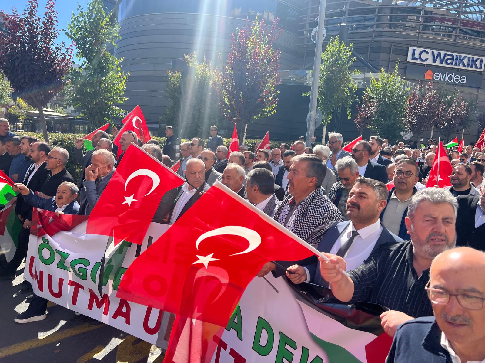 Filistin’e Destek Platformu Sözcüsü Öcal: “İsrail sadece Filistinliler için değil, tüm bölge hatta Dünya için büyük bir tehdittir “