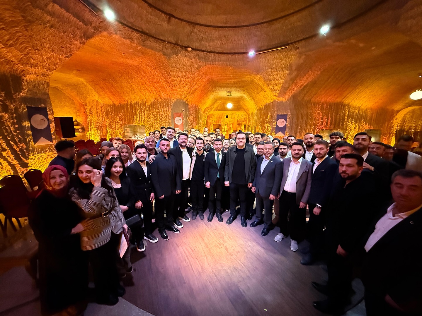 AK Parti Gençlik Kolları Genel Başkanı İbiş, AK Gençlikle Buluştu