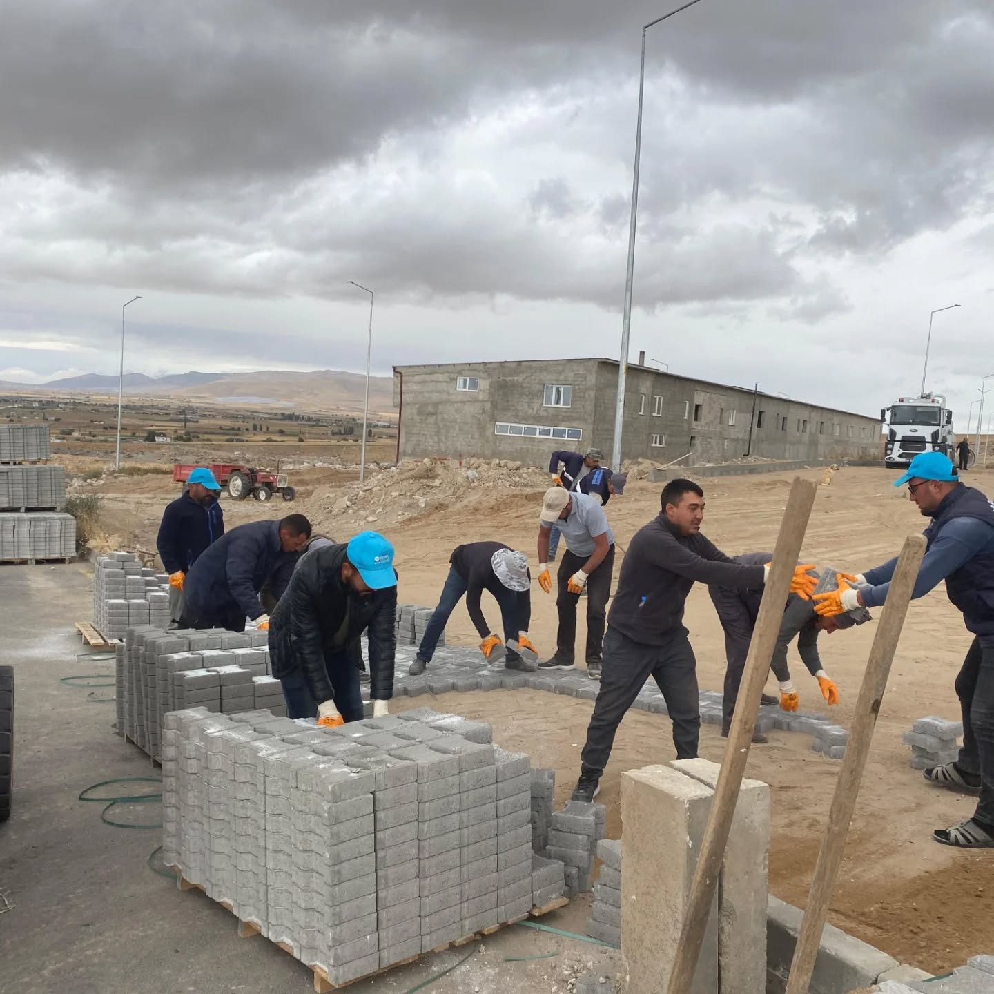 Derinkuyu Yeni Sanayi Sitesi Kilitli Parke Taşı İle Döşeniyor