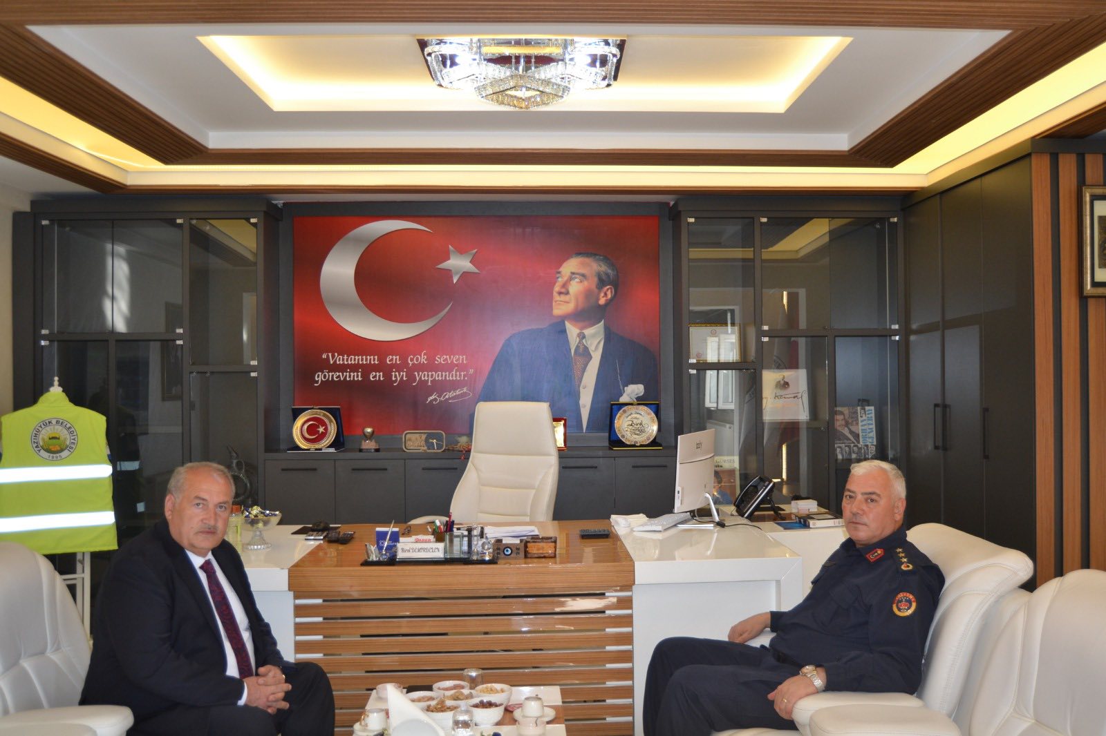 İl Jandarma Komutanı Çelik’den  Yazıhüyük Belediye Başkanı Demirdelen’e Ziyaret