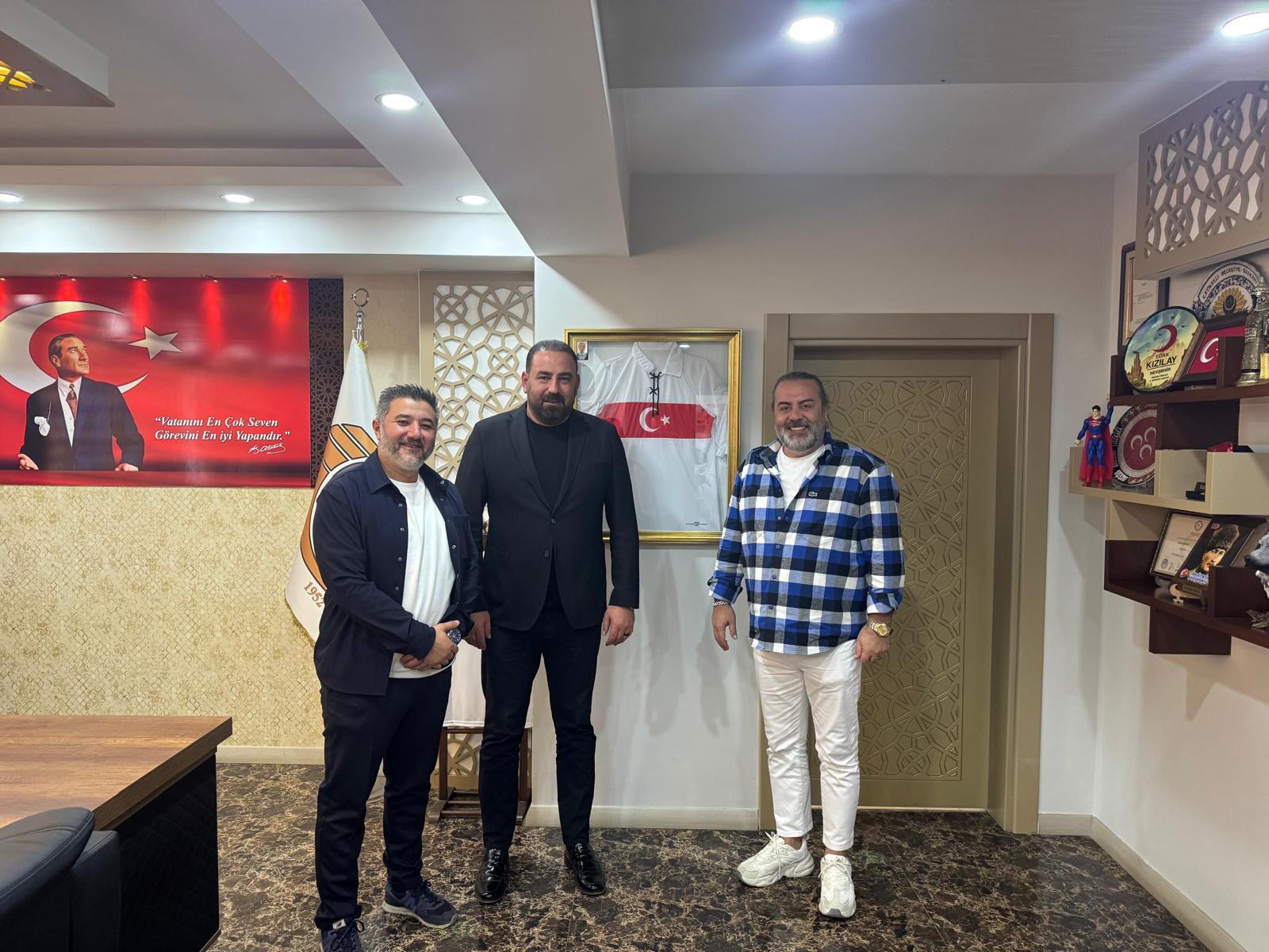 Ünlü Spor Yorumcuları Emre Bol ve Ali Naci Küçük,Başkan Çekiç’i Ziyaret Ettiler