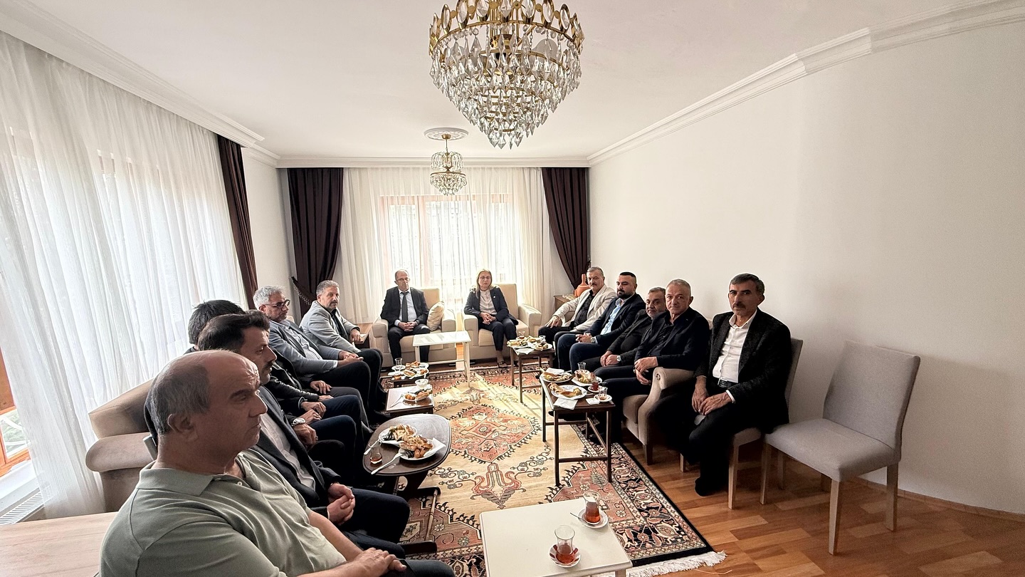 Başkan Doğu Başkanlığındaki MHP Heyetinden Kılıç Ailesine Taziye Ziyareti