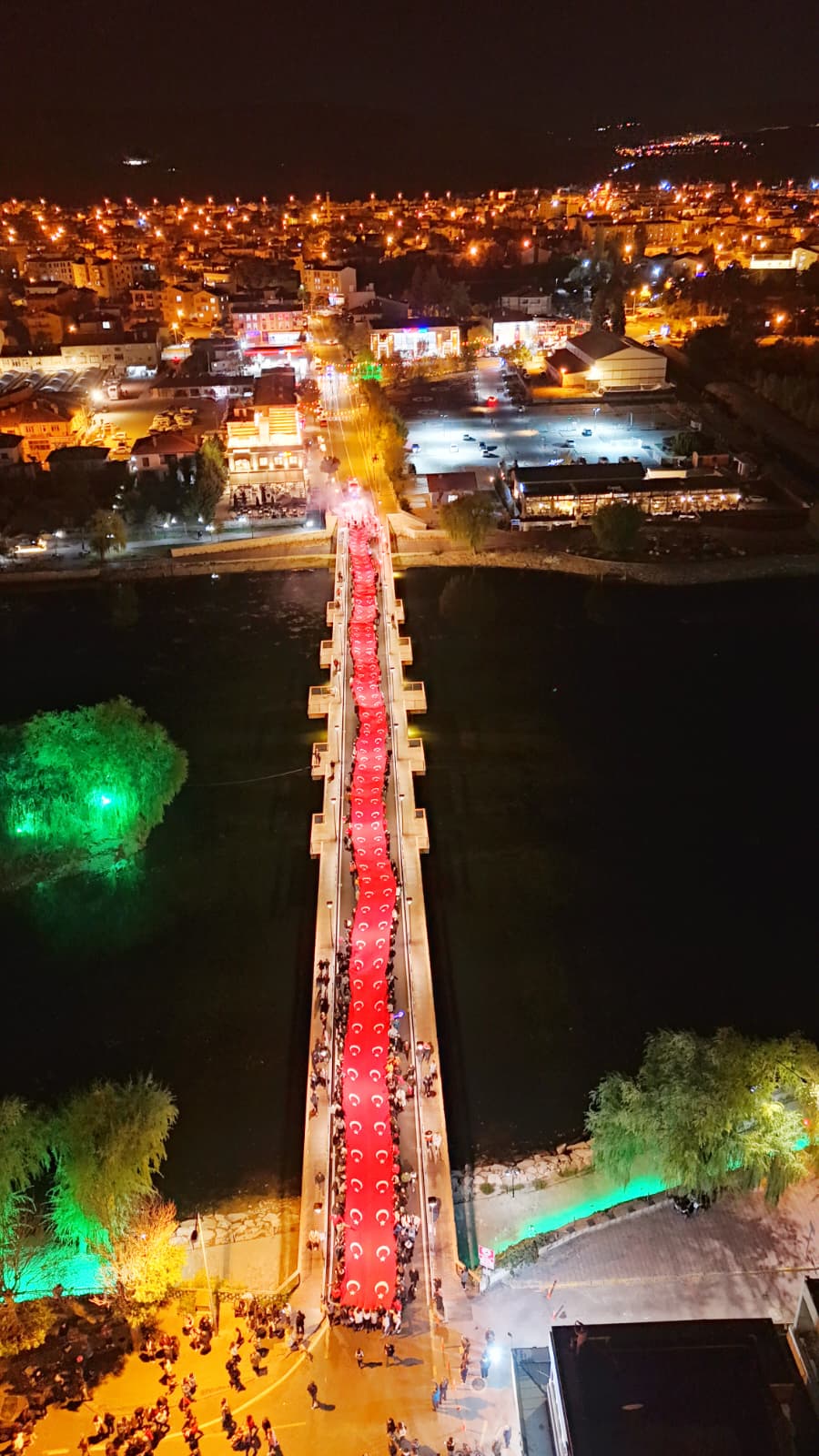 Avanos’taki kortej yürüyüşünde 150 metrelik Türk bayrağı taşındı