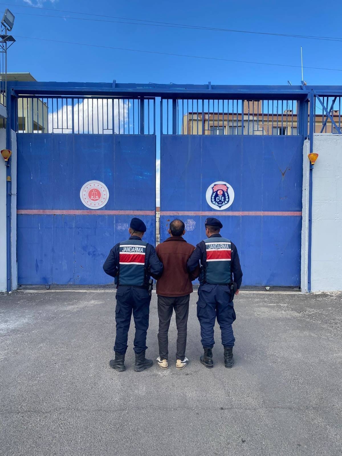 Kesinleşmiş Hapis Cezaları Nedeniyle Aranan İki Kişi Jandarma Ekiplerince Yakalandı