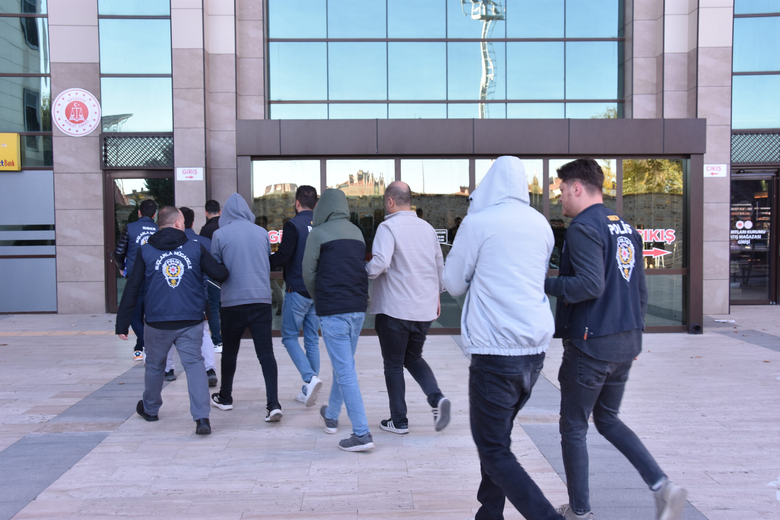 19 İlde 200 Kişiyi 100 Milyon TL Dolandıran 39 Şüpheli Operasyonla Yakalandı