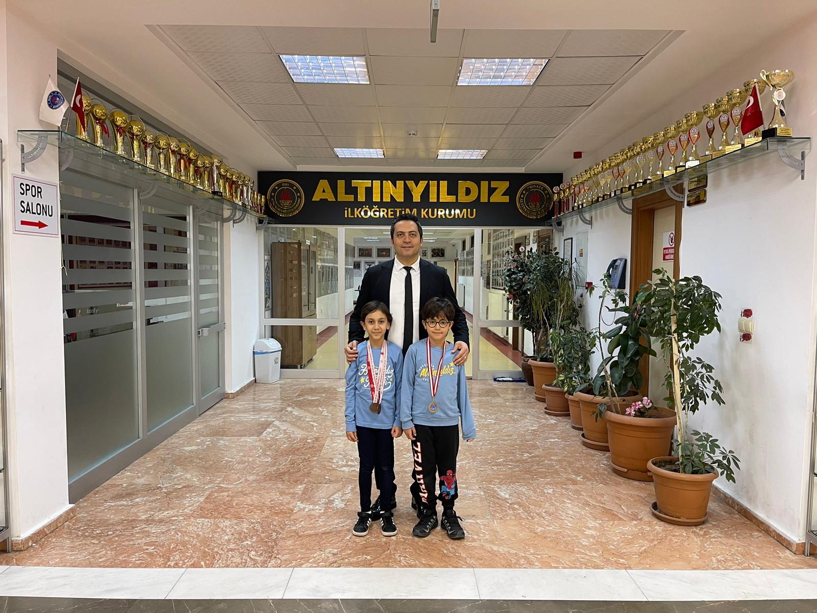 ALTINYILDIZ EĞİTİM KURUMU ÖĞRENCİLERİNDEN SATRANÇTA BÜYÜK BAŞARI!
