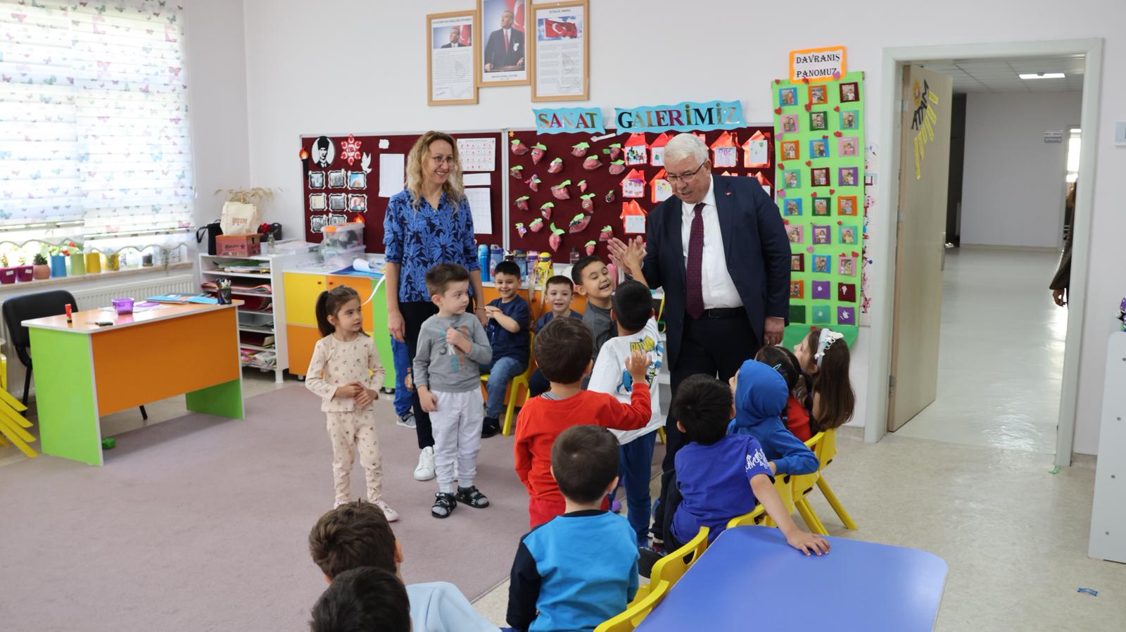 Yazıcı, Minik Öğrencilerin Öğrenme Heyecanına Eşlik Etti