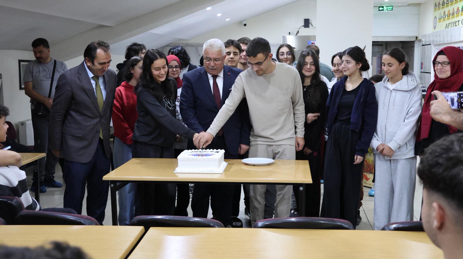 Nevşehir Anadolu Lisesinde 9. sınıf Öğrencilerine “Hoş Geldin Partisi” Düzenlendi
