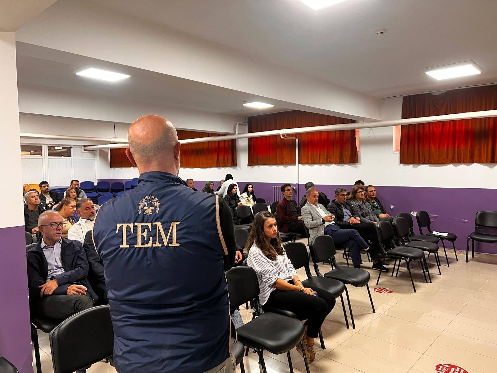 Okul Müdürleri ve Rehber Öğretmenlere Terör Örgütleriyle İlgili Bilgilendirici Seminer Verildi