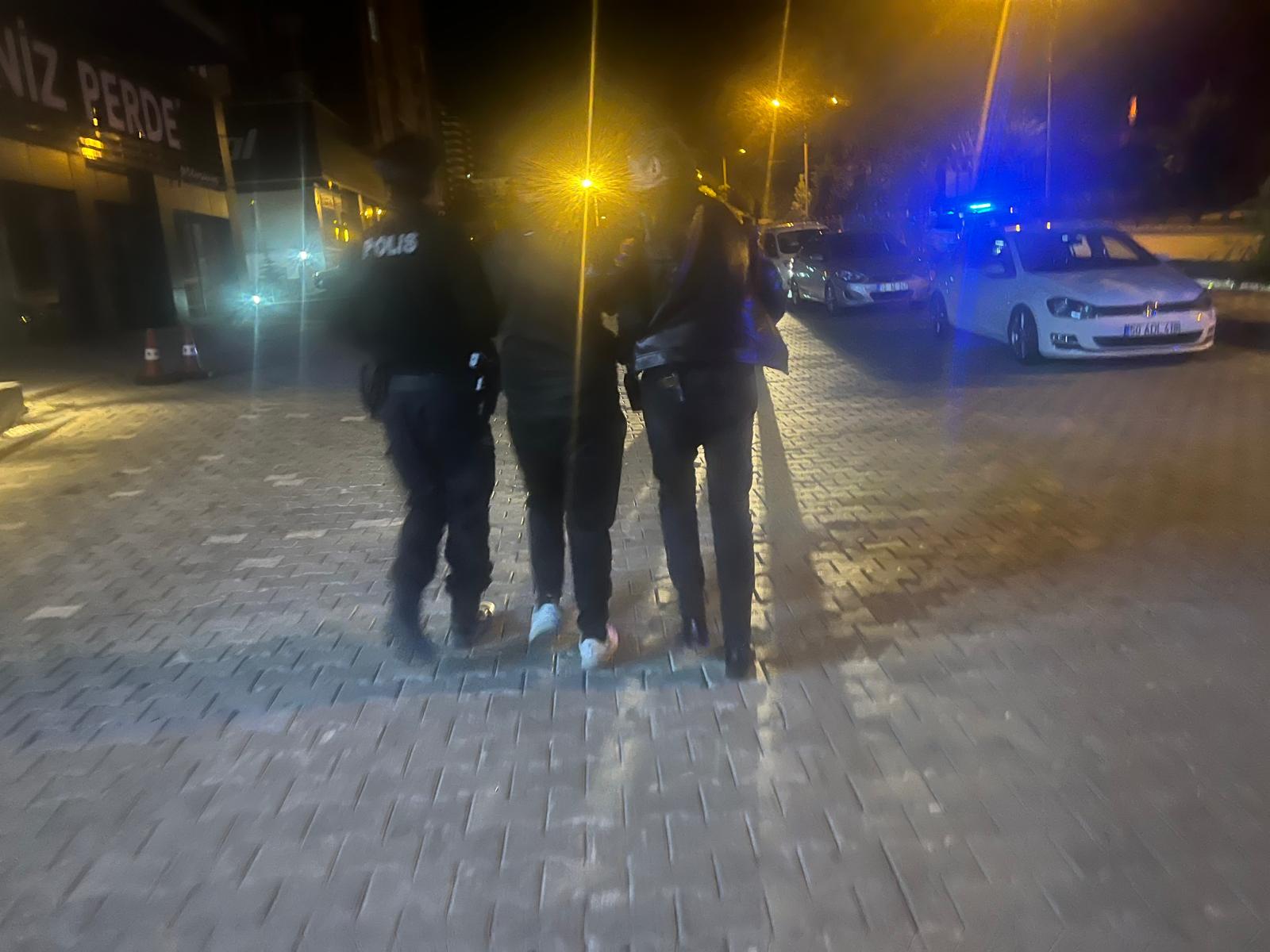Hareket halindeki kamyonetin kasasından düşen 1 kişi ağır yaralandığı