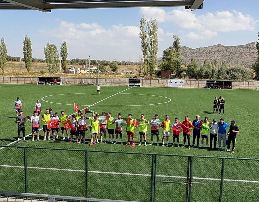 Acıgöl’de Maçta Gazze’ye Destek Gösterisi