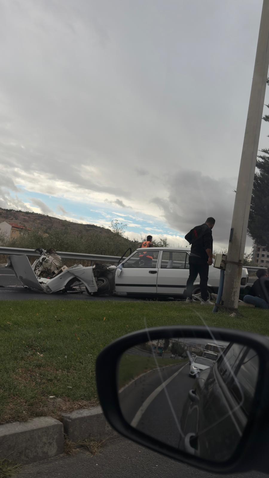 Nevşehir Çevre yolunda kaza: Otomobil ikiye bölündü