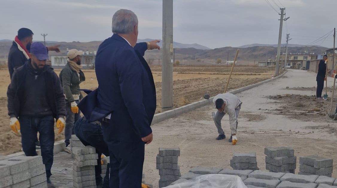 Yazıhüyük’de Kilitli Parke Taşı Döşeme Çalışmaları Devam Ediyor
